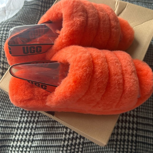 UGG BRAND NEW! Vibrant Orange Fluffy Slippers - Picture 7 of 8